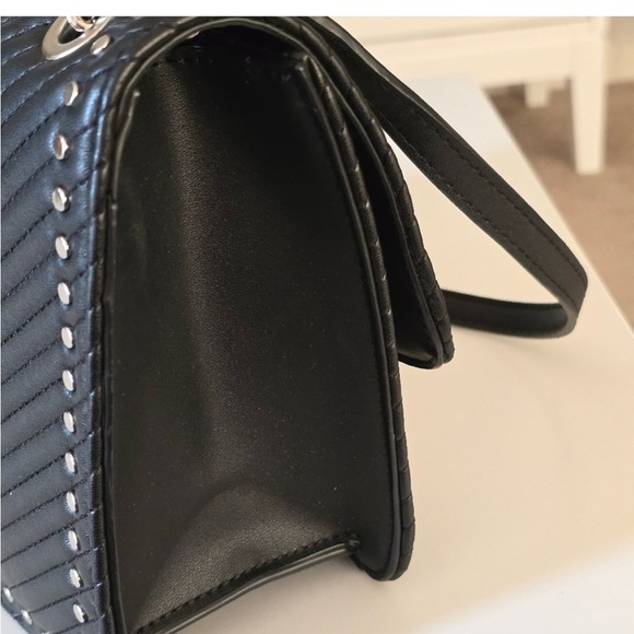 Zara stylish Black Quilted Shoulder Bag - Picture 4 of 9